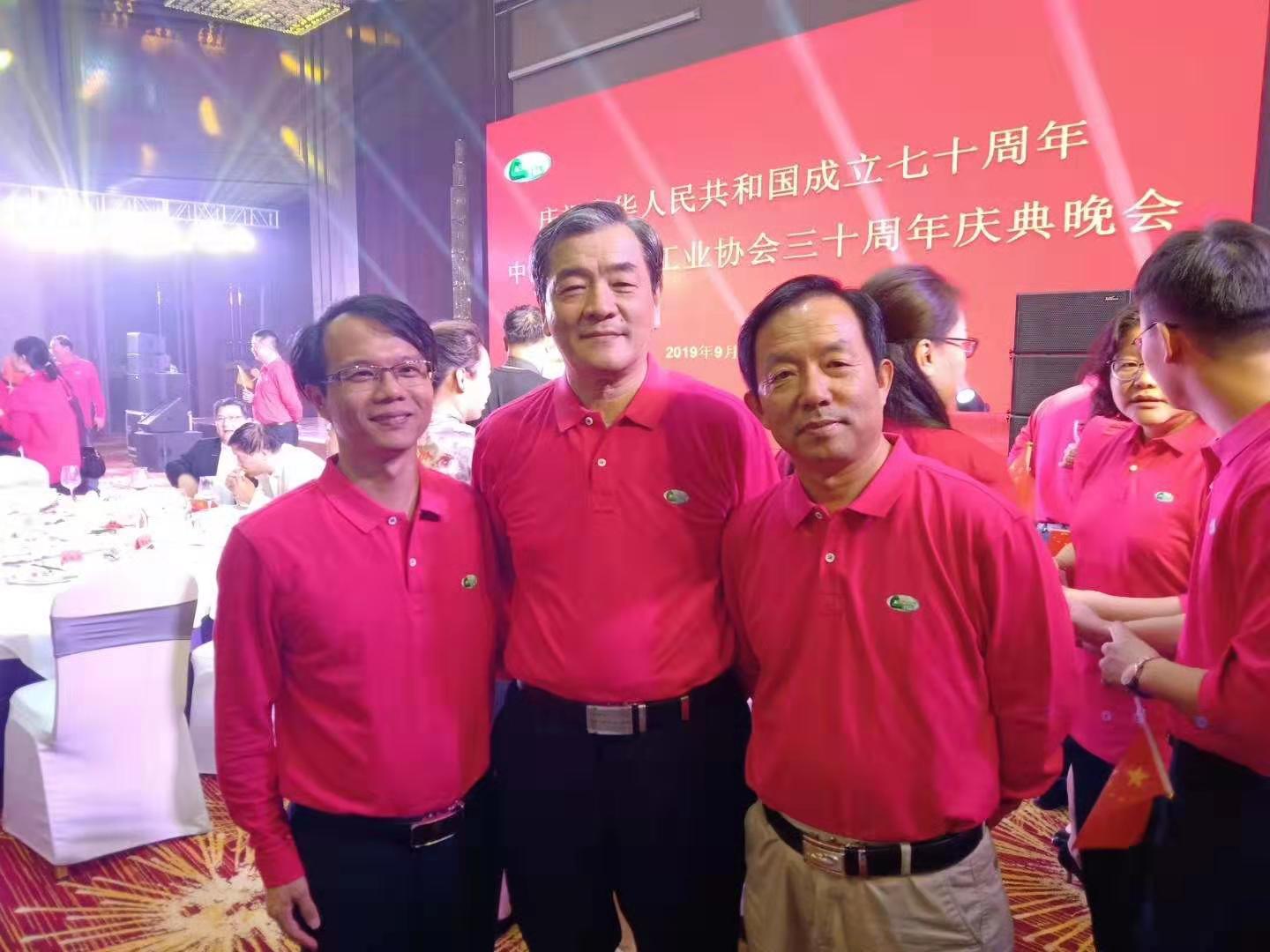 塑料消泡剂厂家李总与中塑协领导